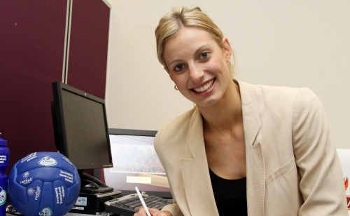Firebirds vice captain Laura Geitz with her message of support to Capricorn Academy players. Firebirds vice captain Laura Geitz with her message of support to Capricorn Academy players.